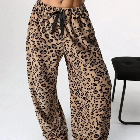 Multicolor Casual Women's Tie-Waist Fluffy Leopard Print Wide Leg Baggy Pants - Picture 3 of 6